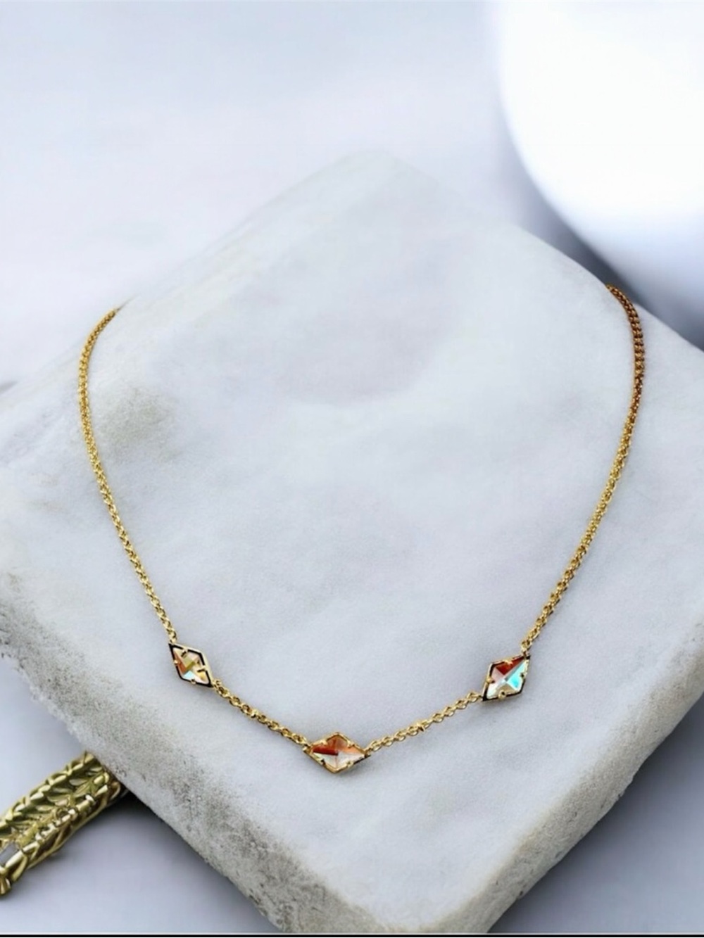 Kendra Scott Greta Gold Strand Necklace in Blush Dichroic Glass. - Picture 5 of 7